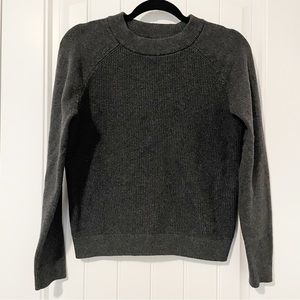 Denver Hayes Cozy Waffle Knit Fitted Crewneck Pullover Sweater Grey Size Medium